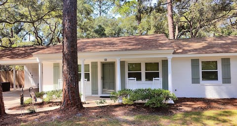 The cottage is located on a private, quiet stree t close to the ocean and everything else Jekyl Island has to offer!