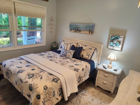 Guest Room #3 : Queen Bed