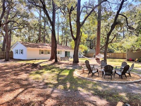 Kellys on the Coast has a spacious fenced in back yard